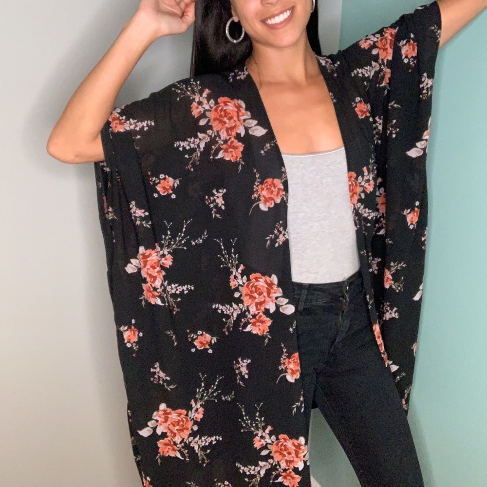 BLACK AND FLORAL KIMONO STYLE SHAUL 🖤💟